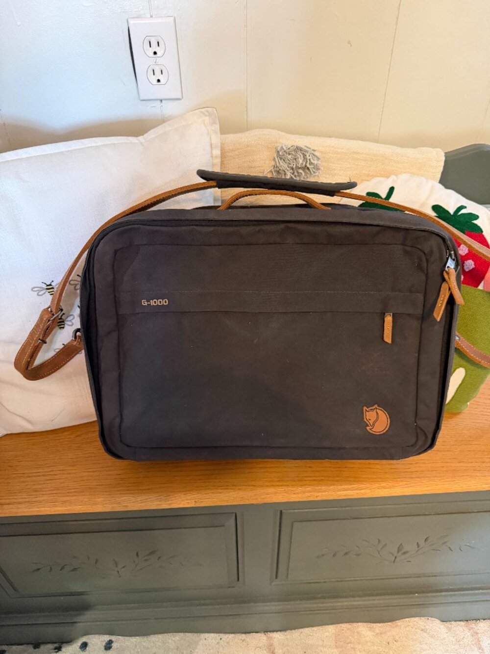 Authentic Fjällräven Briefcase / Travel Messenger Bag – Black G-1000